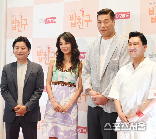 [포토] 강레오-한고은-서장훈-이상민, 맛있는...표정으로!