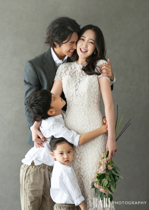 정태우, 결혼 10주년 맞이 리마인드 웨딩…신혼 같은 '달달함'