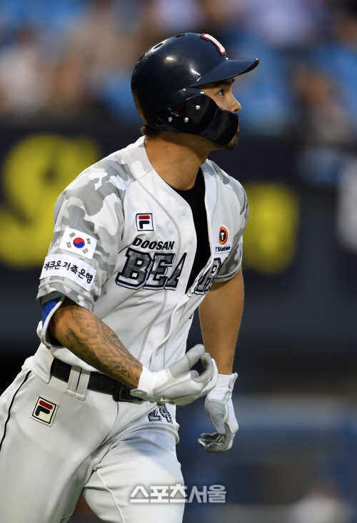 [포토]두산 오재원, 스리런으로 시즌 3호 홈런
