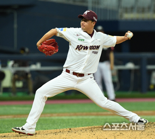 [포토] 키움 오주원, 3-1 승리에 마침표를~!