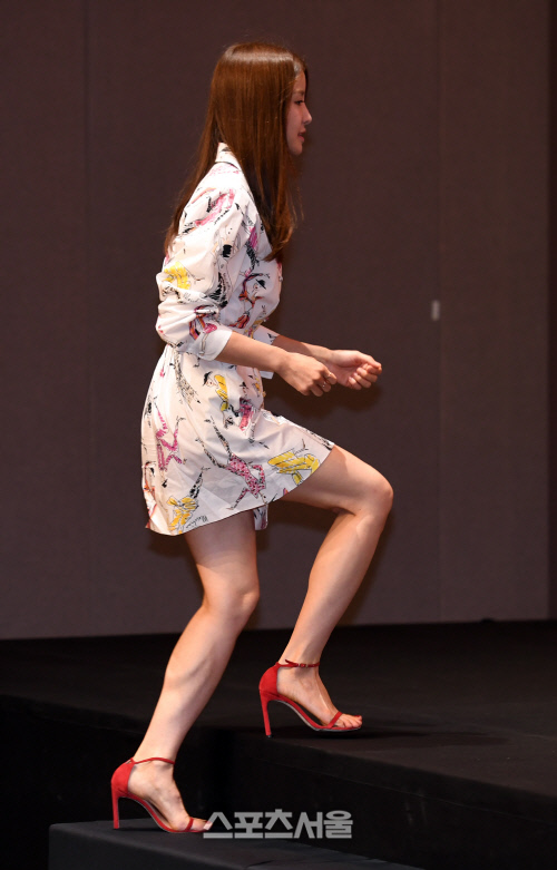 [포토]조심스레 무대 오르는 이시영