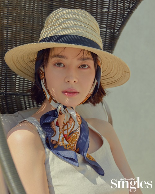 권나라, 따가운 햇살 속 시선 뗄 수 없는 청량한 비주얼(화보)