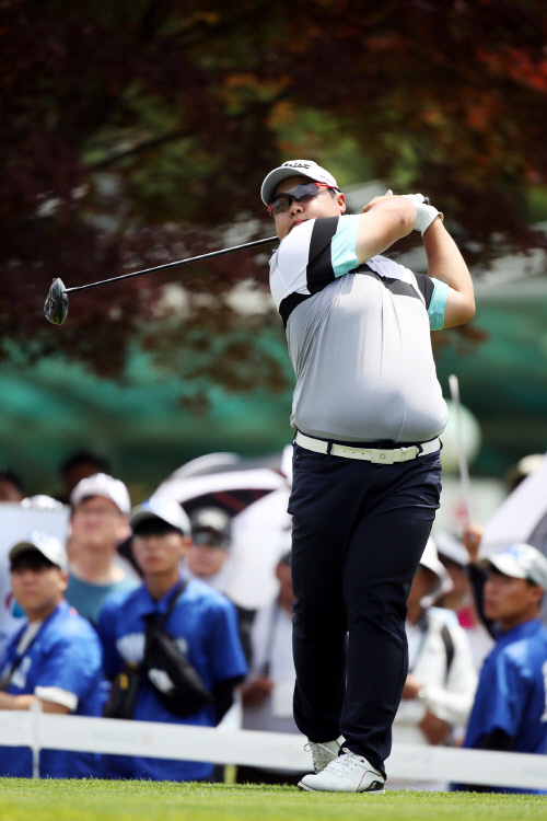 1번홀 드라이버 티샷 유송규