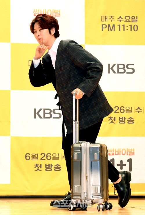 [포토]'썸바이벌 1+1' 제작발표회, 포즈 취하는 김희철