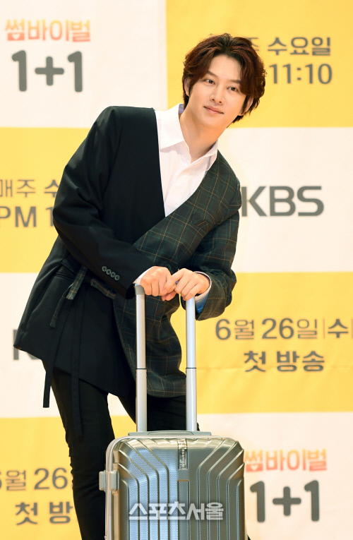 [포토]'썸바이벌 1+1' 김희철, 우주대스타 인사드려요!