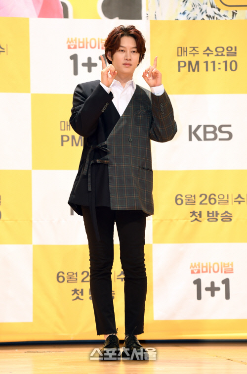 [포토]'썸바이벌 1+1' MC 맡은 '우주대스타' 김희철