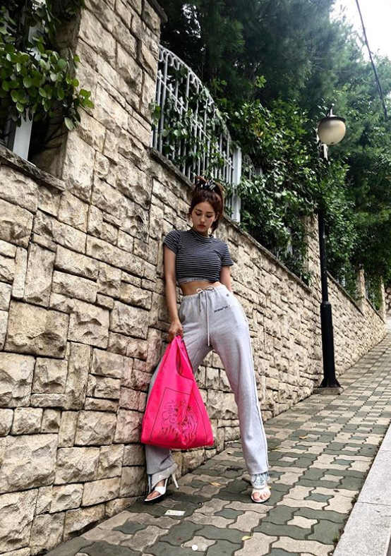 "비율 실화?"…전소미, 컴백 후 물오른 미모