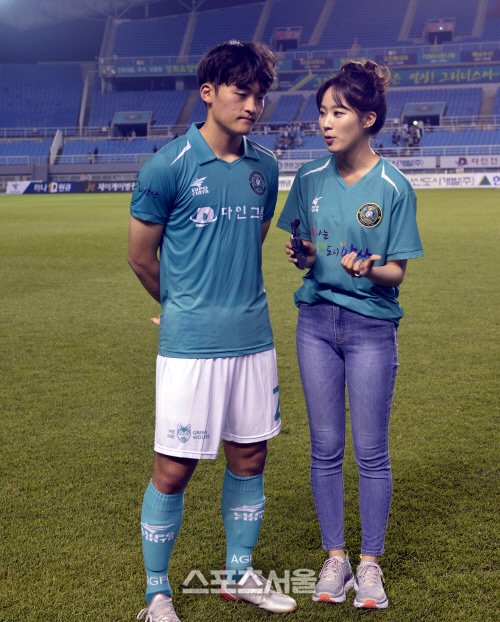 안산 그리너스 축구단, 황태현 선수 승리에 기쁨에 흠뻑