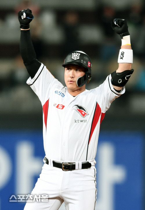 KT 5연승...이강철 감독 "황재균이 황재균 다웠다"