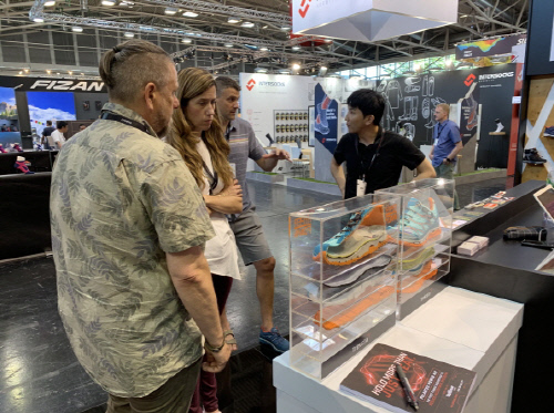 트렉스타 사진자료2_제품관람