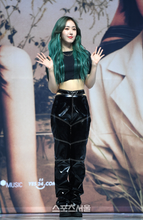 [포토]여자친구 신비, 톡톡 튀는 헤어 컬러