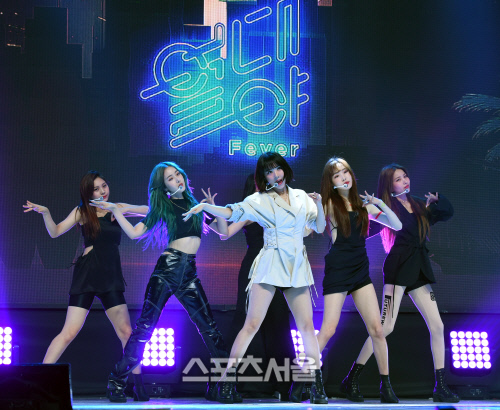 [포토]신곡 '열대야'로 컴백한 여자친구