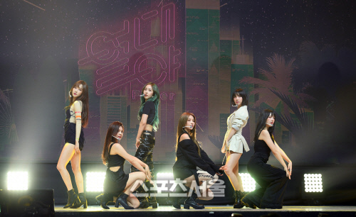 [포토]여자친구 쇼케이스, 타이틀곡 '열대야' 무대