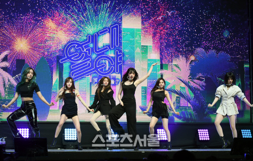 [포토]여자친구의 열정적인 '열대야' 무대