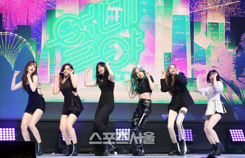 [포토]열정적인 무대 선보이는 여자친구