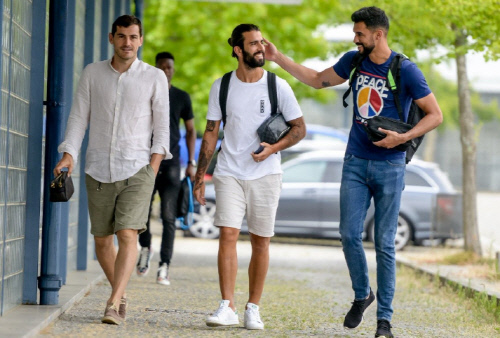 카시야스, 심근경색 이겨내고 프리시즌 첫 날 훈련 합류