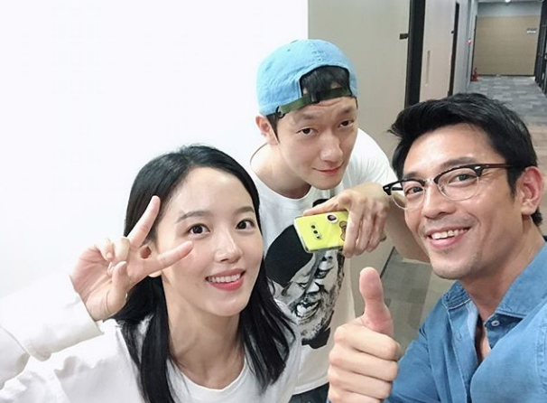 강한나, 지진희x손석구와 인증샷…'지정생존자' 본방사수 독려 