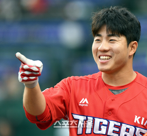 [포토] KIA 이창진, 무거운 분위기는...떨치고!