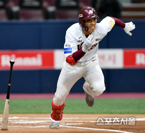 첫타석 박정음 \'내야땅볼 치고 전력질주\'[포토]