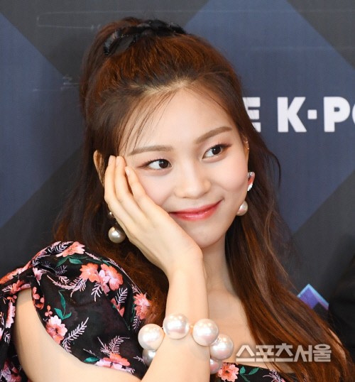 [포토] 여자친구 엄지, 사랑스럽게~!