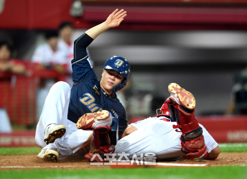 [포토]과감한 홈 쇄도, 득점에 성공하는 김형준