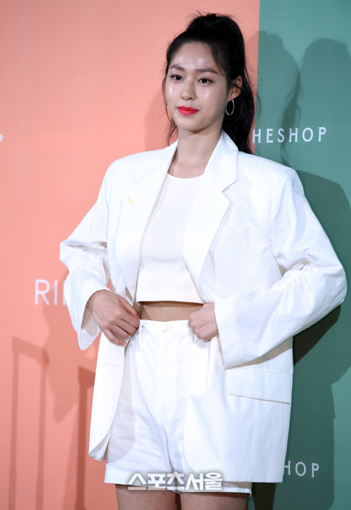 [포토] 설현, 깔끔한 화이트 패션