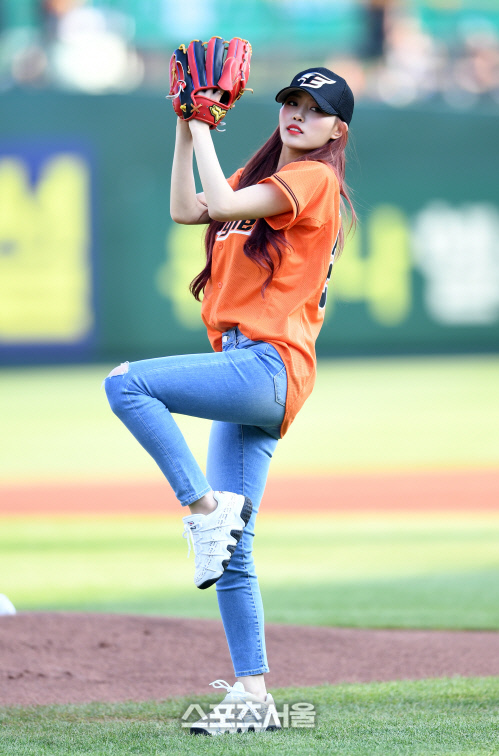 [포토]러블리즈 미주 시구, 아름다운 몸매 뽐내며