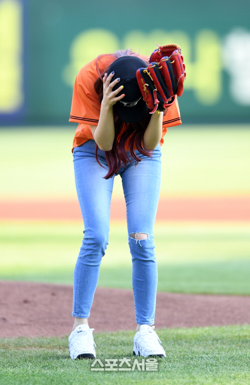 [포토]머리 감싸쥔 러블리즈 미주