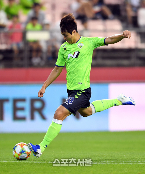 [포토]전북-성남, 쐐기골 넣는 전북 이동국