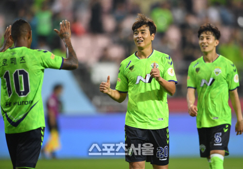 [포토]쐐기골 이동국, '로페즈! 최고의 패스였어!'