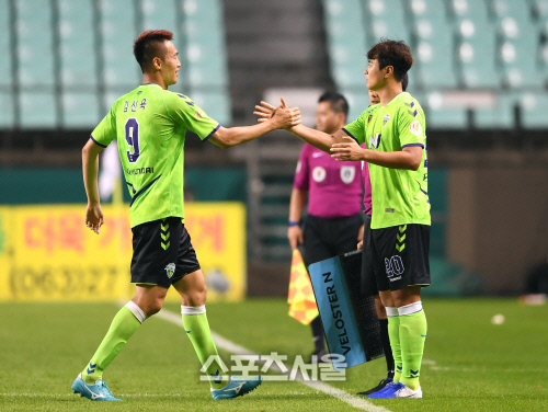 [포토]중국행 앞둔 김신욱, 이동국과 교체 아웃