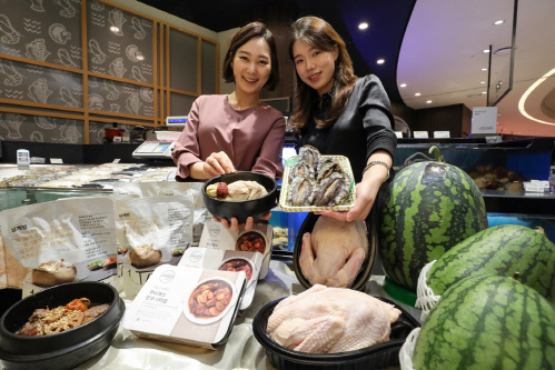 [포토] 현대百 "보양 음식으로 더위 이겨내세요"