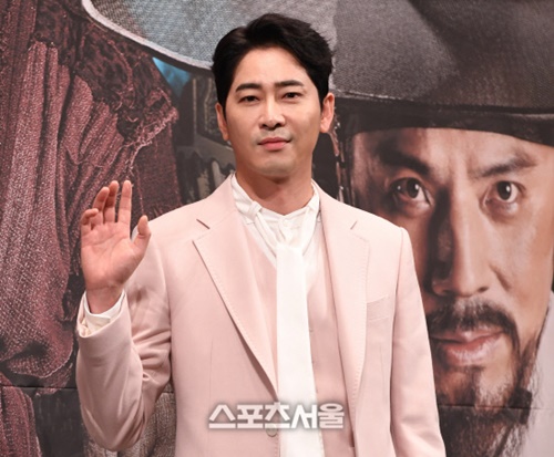 '성폭행 혐의' 강지환, 팬덤 성명 발표 "무고하다고 믿어...하차해야"