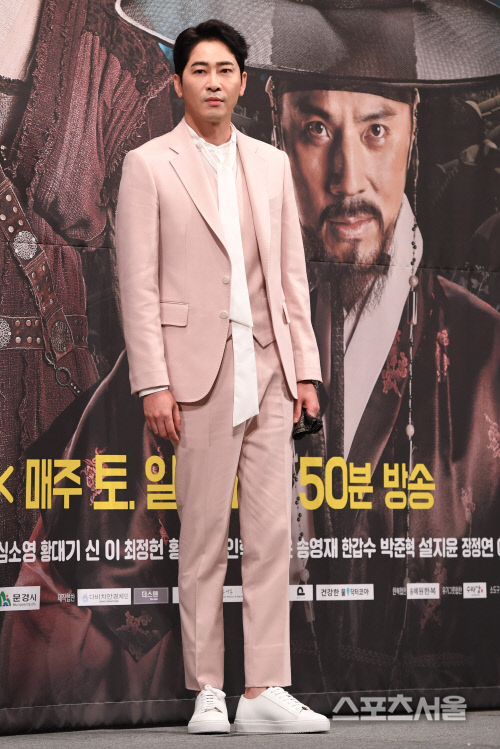 '성폭행 혐의' 강지환, 긴급체포->경찰 조사…11일 구속 여부 판가름