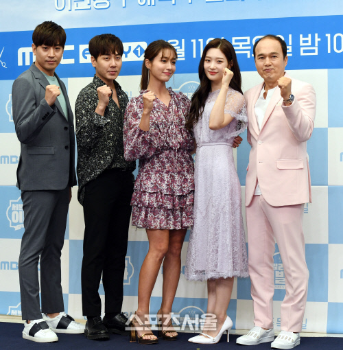 [포토] 에릭-앤디-이민정-정채연-김광규 '세빌리아의 이발사 화이팅'