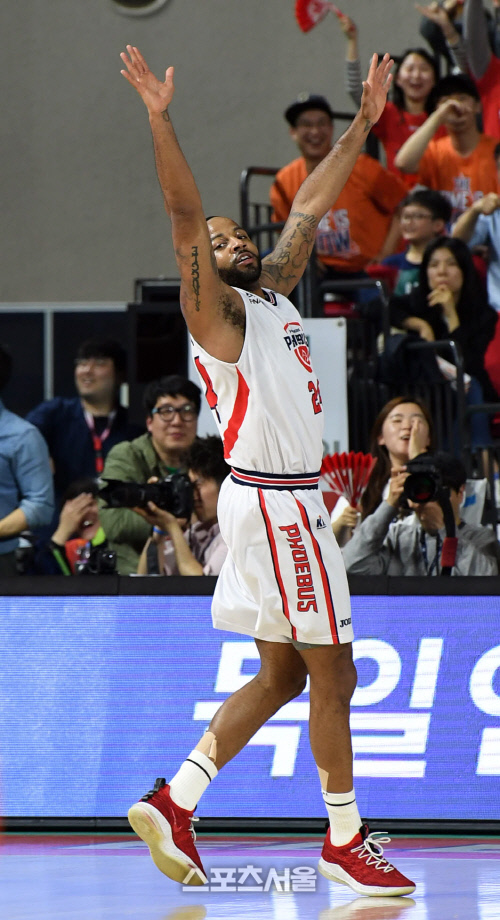 현대모비스 쇼터, 이게 들어가다니[포토]