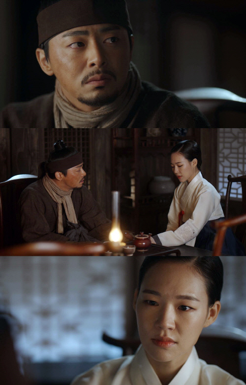 '녹두꽃' 조정석♥한예리, 마주앉은 두 남녀 '애틋 눈빛'