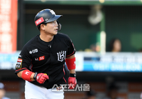 갈 길 바쁜 KT 황재균 이어 박경수도 부상 하차