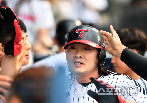 [포토] LG 이형종, 선제 적시타에...추가득점까지!