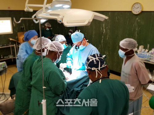 짐바브웨 심장 수술 장면-선천성 심장병 개심 수술