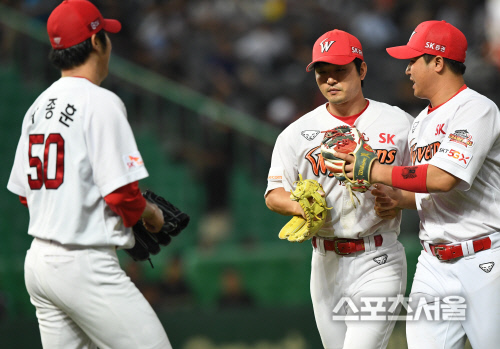[포토] SK 김성현, 4회 수비...끝내준 사나이~!