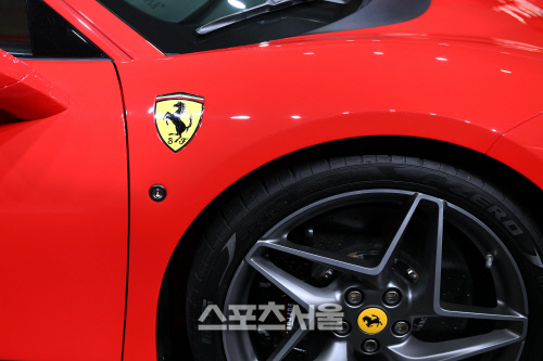 [CAR톡] 국내 공개 '페라리 F8 트리뷰토(Ferrari F8 Tributo)' 근육질 몸매 자랑