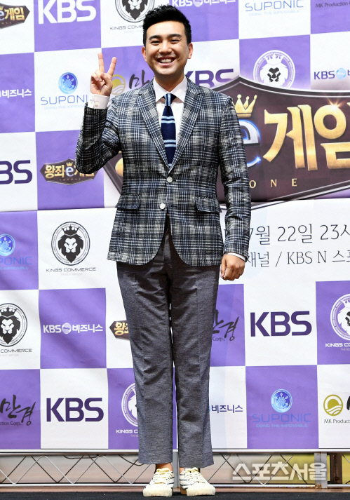 [포토] 김선근 아나, 게임으로 인사드려요~