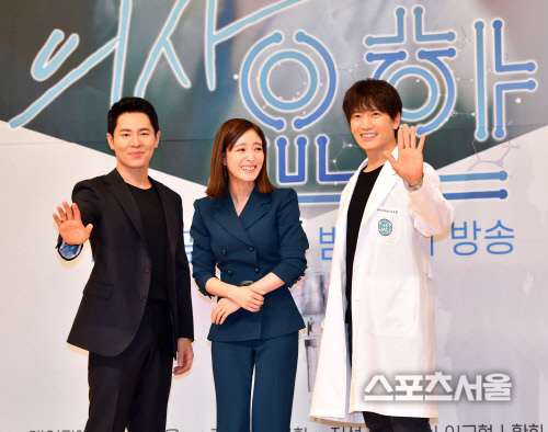 '의사 요한' 이세영 '오빠들 너무 웃겨!'[포토]