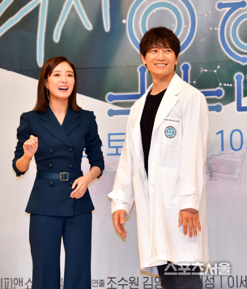 '의사 요한' 이세영과 지성[포토]