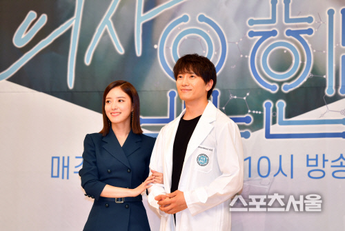 '의사 요한' 이세영과 지성[포토]