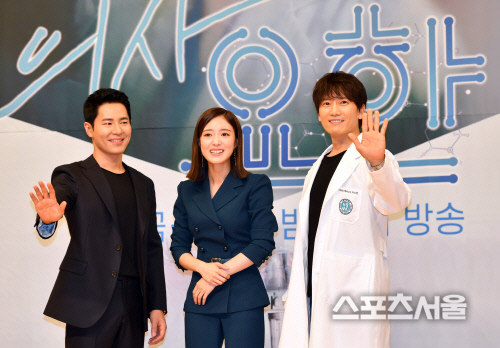 '의사 요한' 이세영 '오빠들 너무 웃겨!'[포토]