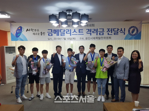 용인시, 전국소년체전 금메달리스트 7명 50만원 격려금 전달