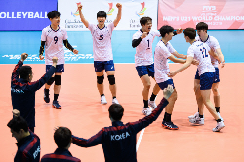 Koreasplayerscheerafterthewin