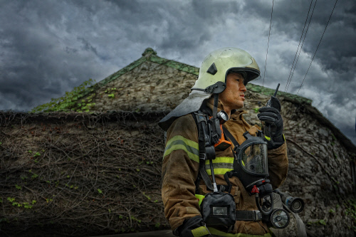 ‘소방관 파이터’ 신동국, 이연화와 함께 암 투병 소방관과 유가족 위해 재능기부
